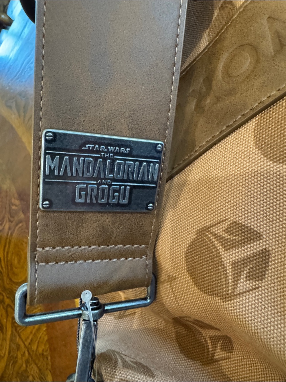 Star Wars Mythosaur Messenger Bag Mandalorian and Grogu - Picture 11 of 13